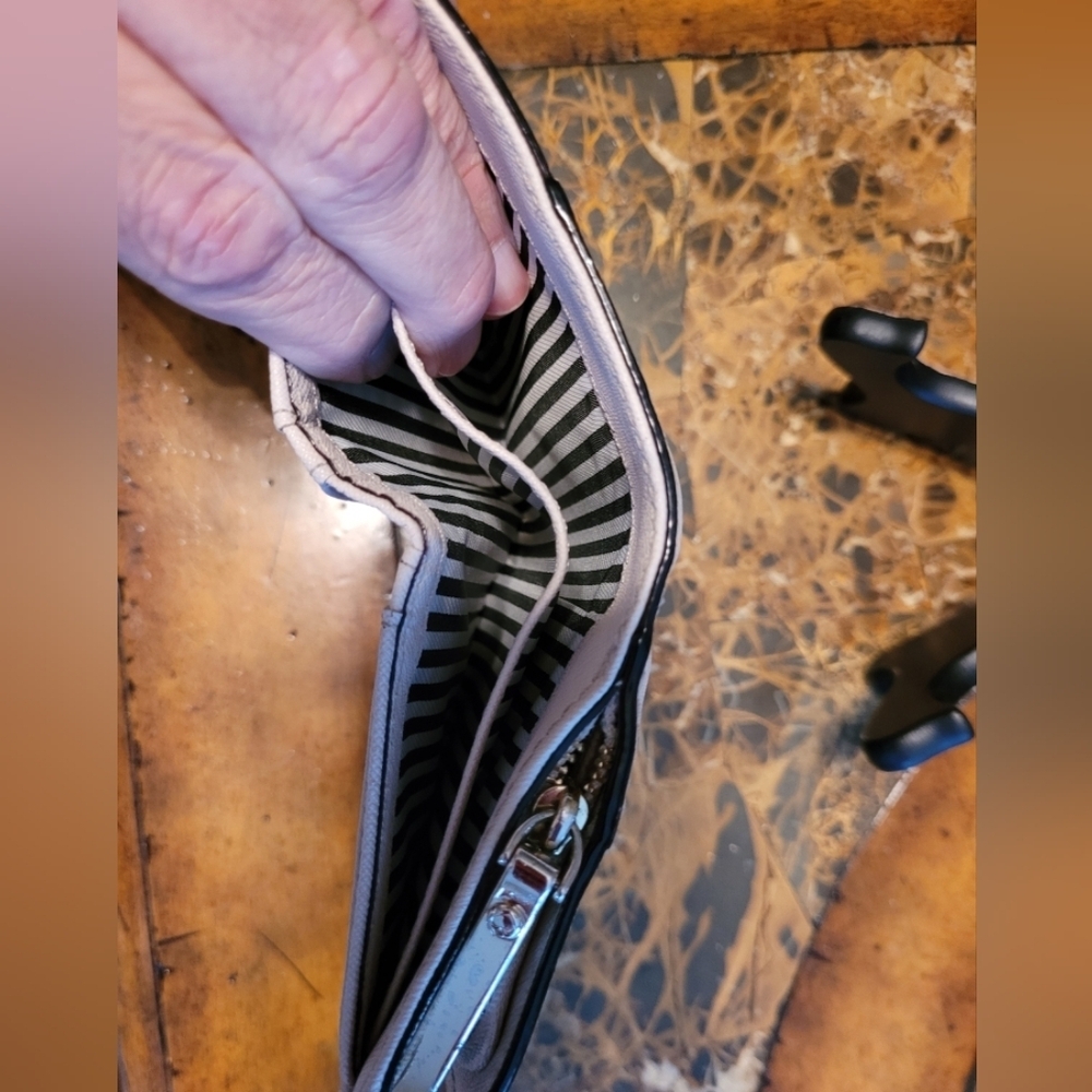 Kate Spade 2-tone wallet - Picture 6 of 10